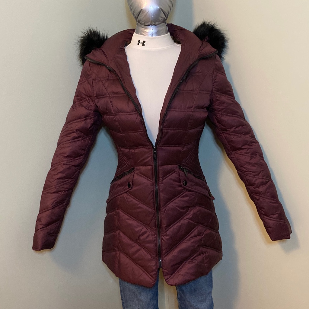 Elegant Burgundy Quilted Jacket With Faux Fur Trim And Down/Feather Filler